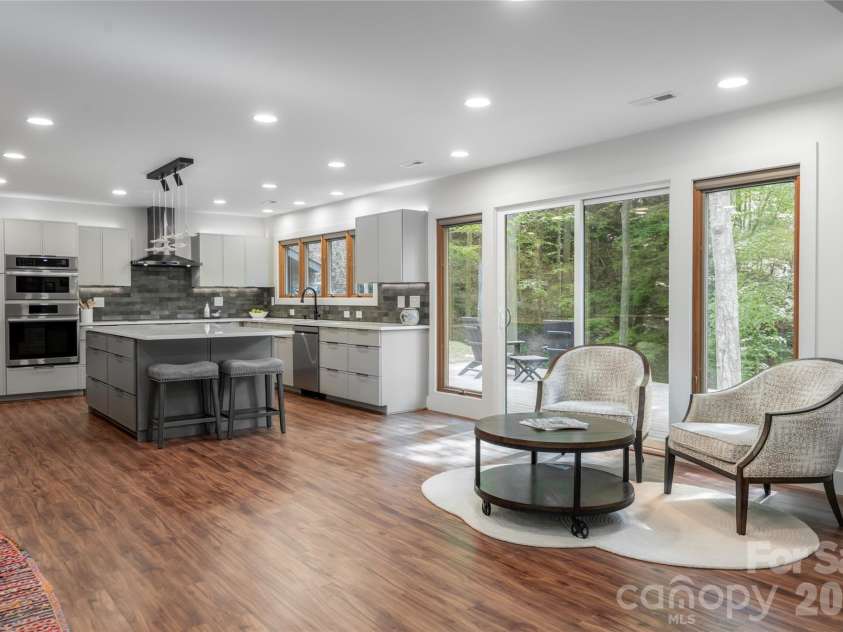 144 Sondley Parkway, Asheville, NC 28805.  MLS# CAR4378270, YatesRealty ID 25039. Breakfast/kitchen