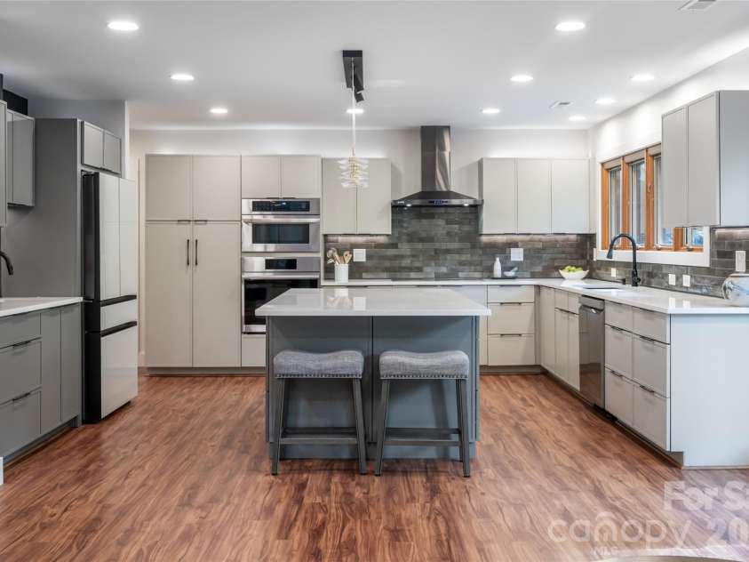 144 Sondley Parkway, Asheville, NC 28805.  MLS# CAR4378270, YatesRealty ID 25039. Kitchen