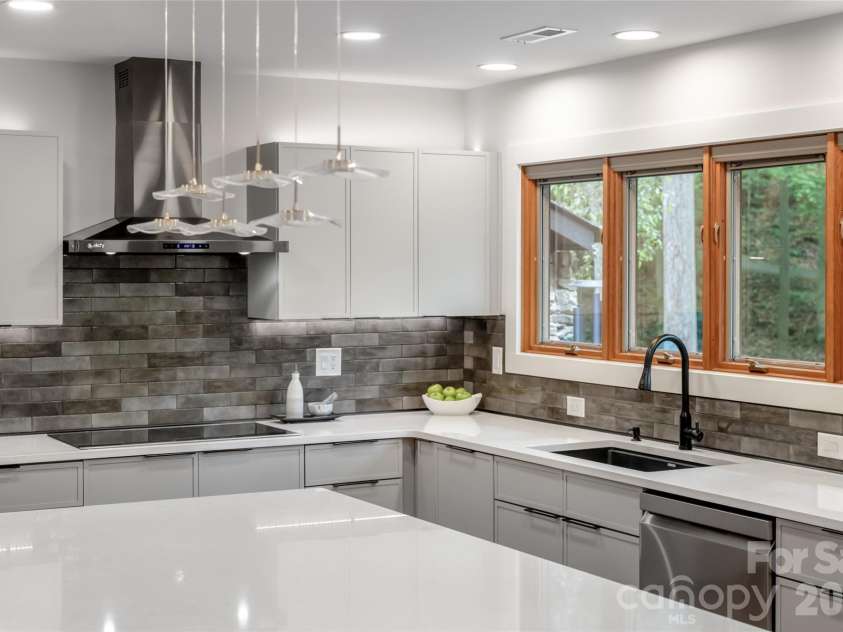 144 Sondley Parkway, Asheville, NC 28805.  MLS# CAR4378270, YatesRealty ID 25039. Kitchen
