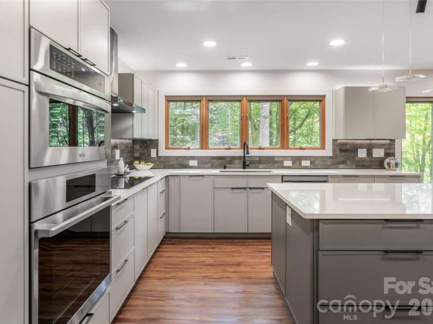 144 Sondley Parkway, Asheville, NC 28805.  MLS# CAR4378270, YatesRealty ID 25039. Kitchen