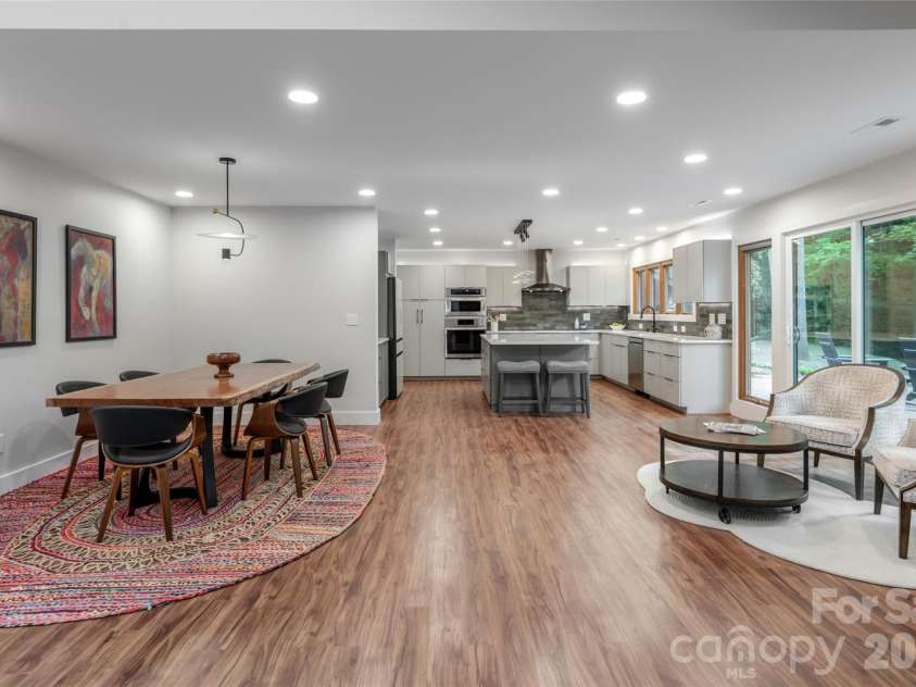 144 Sondley Parkway, Asheville, NC 28805.  MLS# CAR4378270, YatesRealty ID 25039. Open floor plan