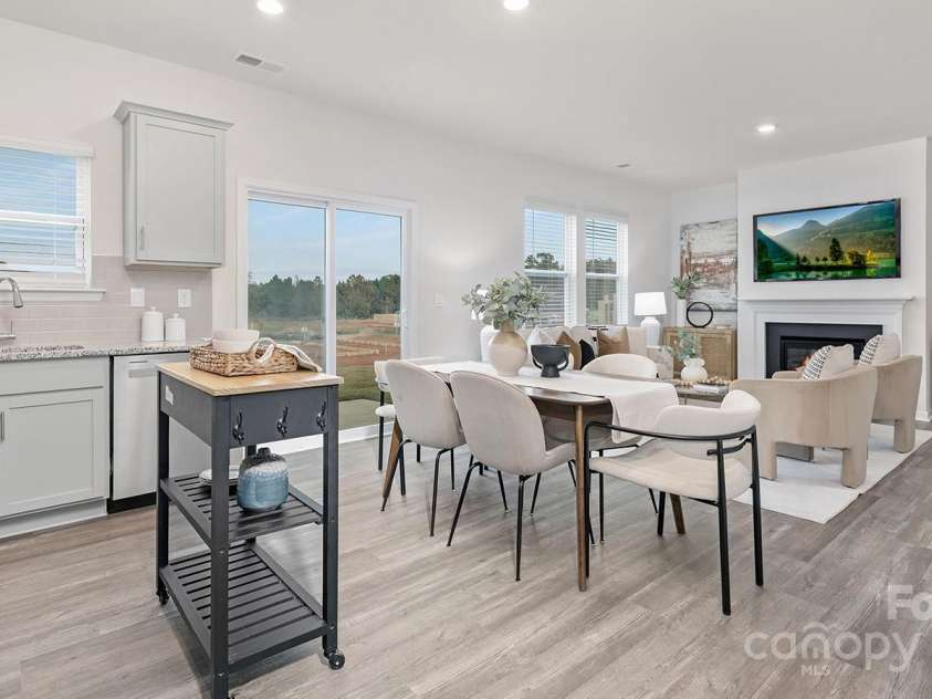 1442 Mammoth Road, Hickory, NC 28602.  MLS# CAR4278055, YatesRealty ID 25039. 