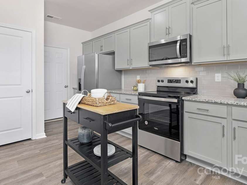 1442 Mammoth Road, Hickory, NC 28602.  MLS# CAR4278055, YatesRealty ID 25039. 