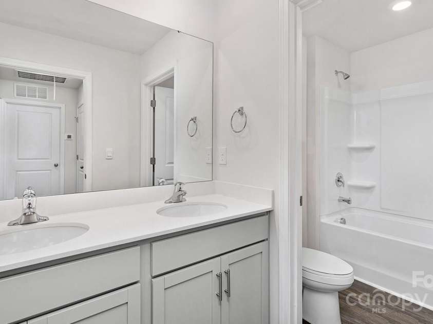 1442 Mammoth Road, Hickory, NC 28602.  MLS# CAR4278055, YatesRealty ID 25039. 