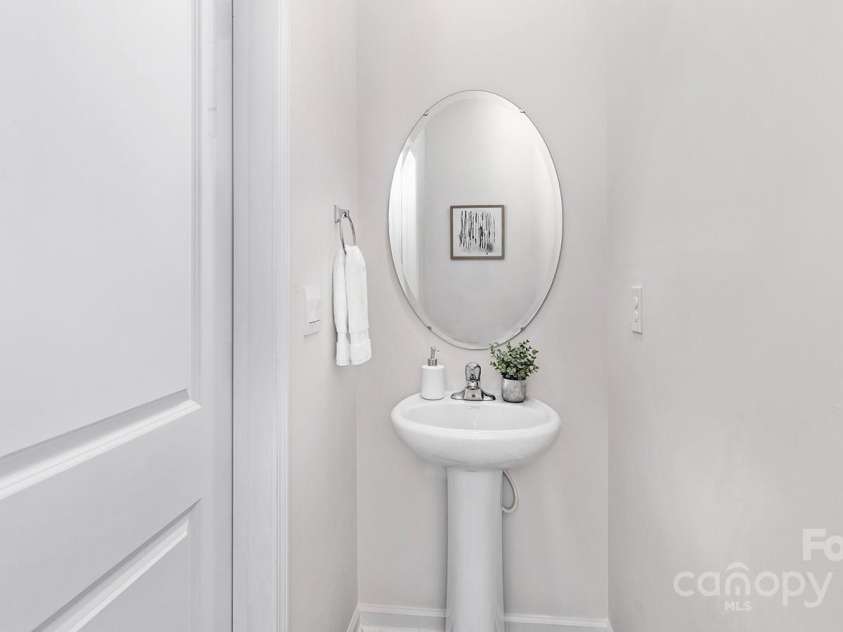 1442 Mammoth Road, Hickory, NC 28602.  MLS# CAR4278055, YatesRealty ID 25039. 