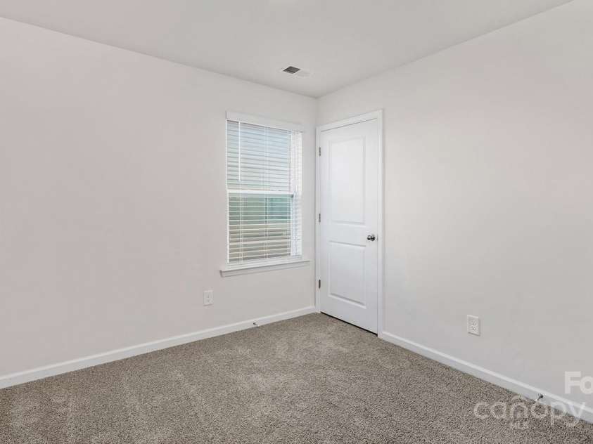 1442 Mammoth Road, Hickory, NC 28602.  MLS# CAR4278055, YatesRealty ID 25039. 