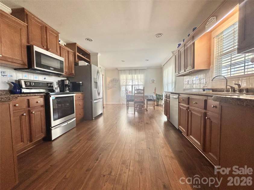 124 Hood Heights, Hendersonville, NC 28739.  MLS# CAR4351944, YatesRealty ID 2504. 