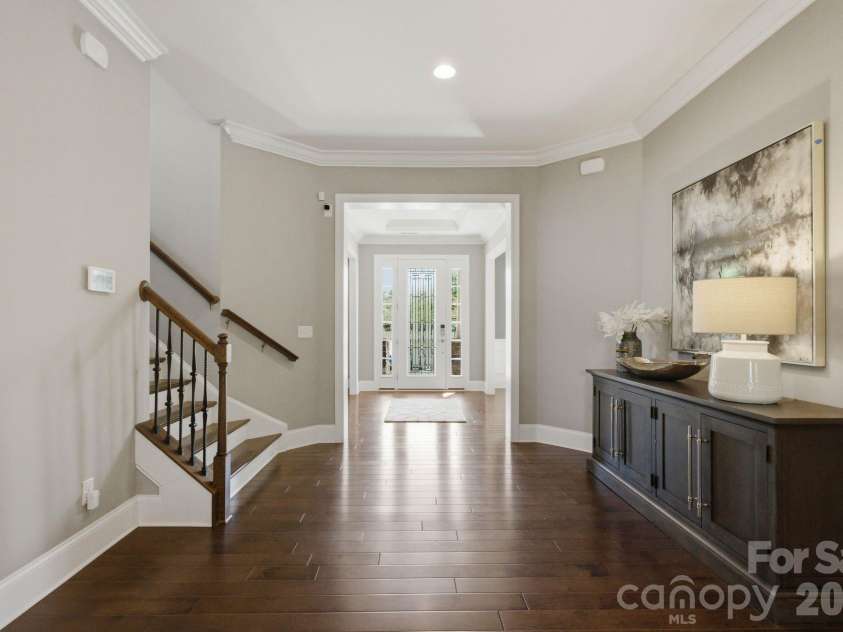 1020 Liggets Drive, Matthews, NC 28104.  MLS# CAR4369265, YatesRealty ID 25040. Gorgeous foyer
