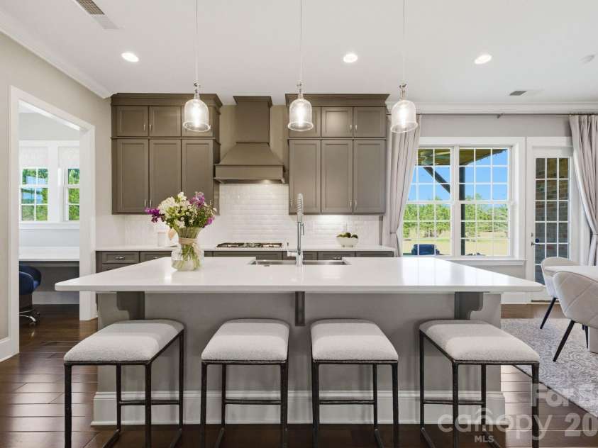 1020 Liggets Drive, Matthews, NC 28104.  MLS# CAR4369265, YatesRealty ID 25040. Gorgeous kitchen in this open floor plan home.