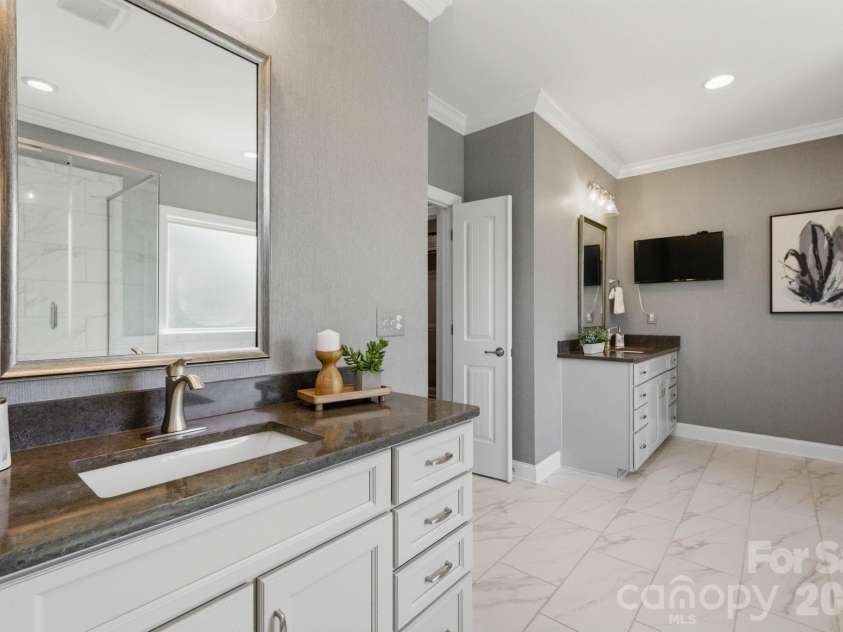 1020 Liggets Drive, Matthews, NC 28104.  MLS# CAR4369265, YatesRealty ID 25040. Primary ensuite vanities