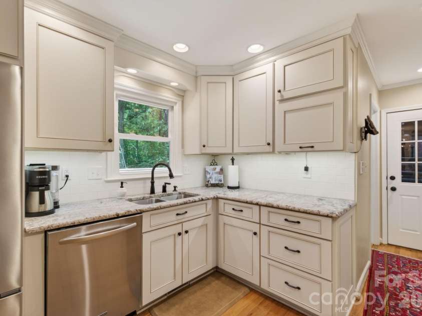 1712 Saddlewood Drive, Fort Mill, SC 29715.  MLS# CAR4381555, YatesRealty ID 25041. 