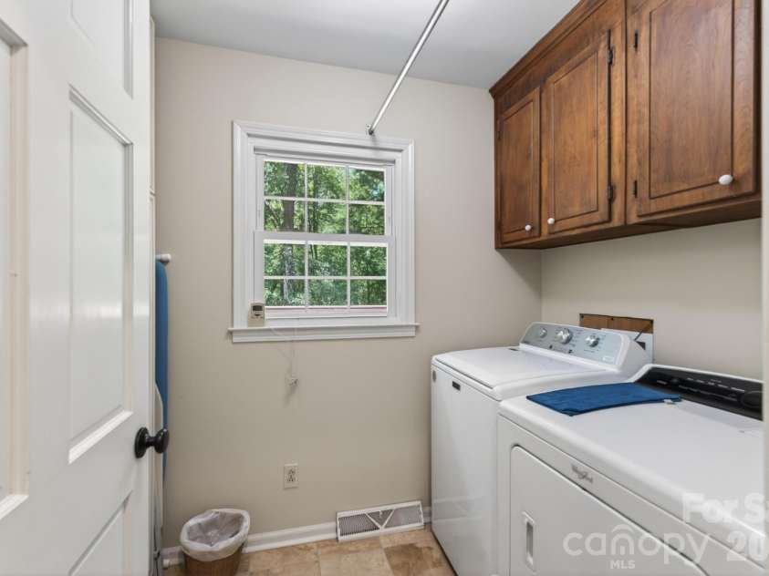 1712 Saddlewood Drive, Fort Mill, SC 29715.  MLS# CAR4381555, YatesRealty ID 25041. 
