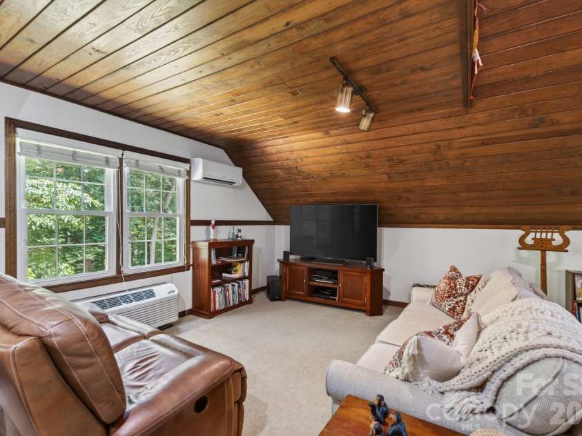 1712 Saddlewood Drive, Fort Mill, SC 29715.  MLS# CAR4381555, YatesRealty ID 25041. 