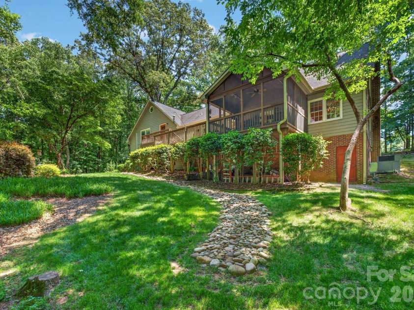 1712 Saddlewood Drive, Fort Mill, SC 29715.  MLS# CAR4381555, YatesRealty ID 25041. 
