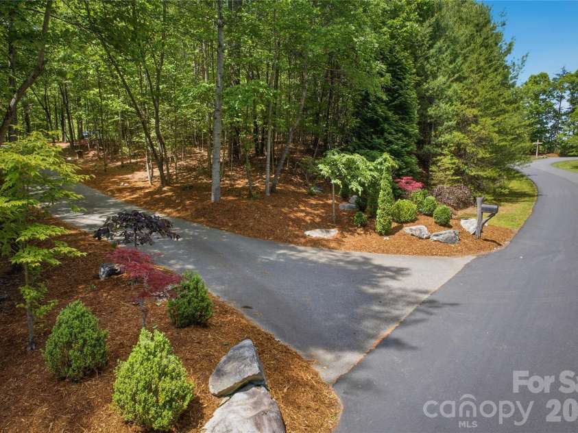 2050 Long Rifle Ridge Road, Nebo, NC 28761.  MLS# CAR4381700, YatesRealty ID 25042. 
