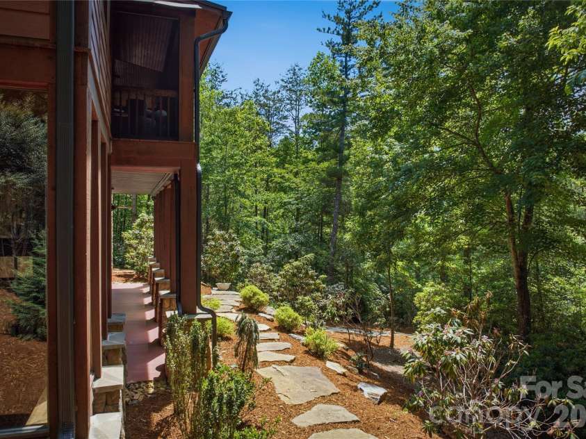 2050 Long Rifle Ridge Road, Nebo, NC 28761.  MLS# CAR4381700, YatesRealty ID 25042. 