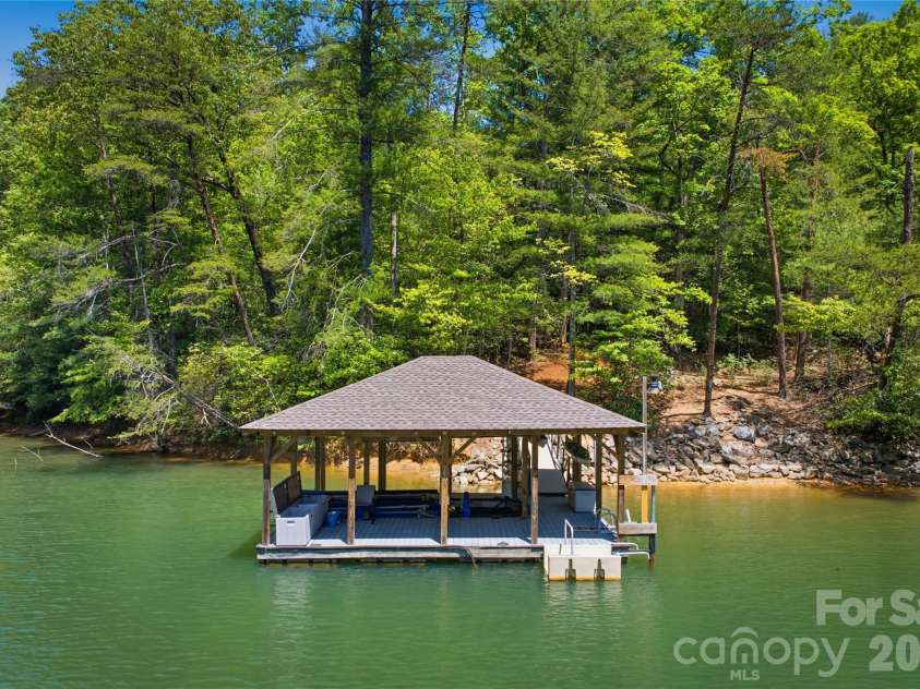 2050 Long Rifle Ridge Road, Nebo, NC 28761.  MLS# CAR4381700, YatesRealty ID 25042. 