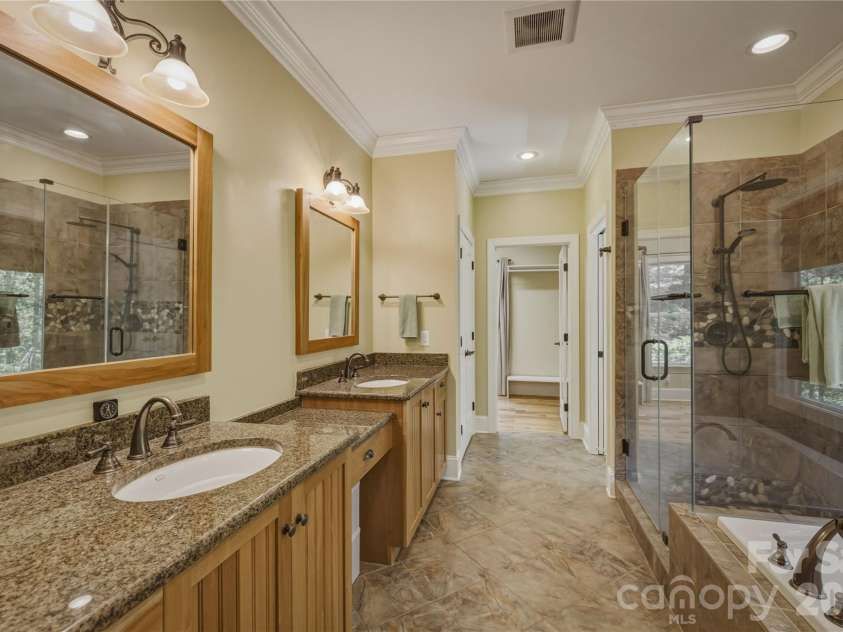 2050 Long Rifle Ridge Road, Nebo, NC 28761.  MLS# CAR4381700, YatesRealty ID 25042. 