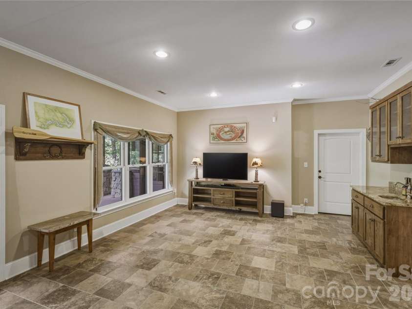 2050 Long Rifle Ridge Road, Nebo, NC 28761.  MLS# CAR4381700, YatesRealty ID 25042. 
