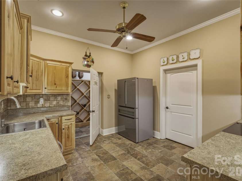 2050 Long Rifle Ridge Road, Nebo, NC 28761.  MLS# CAR4381700, YatesRealty ID 25042. 