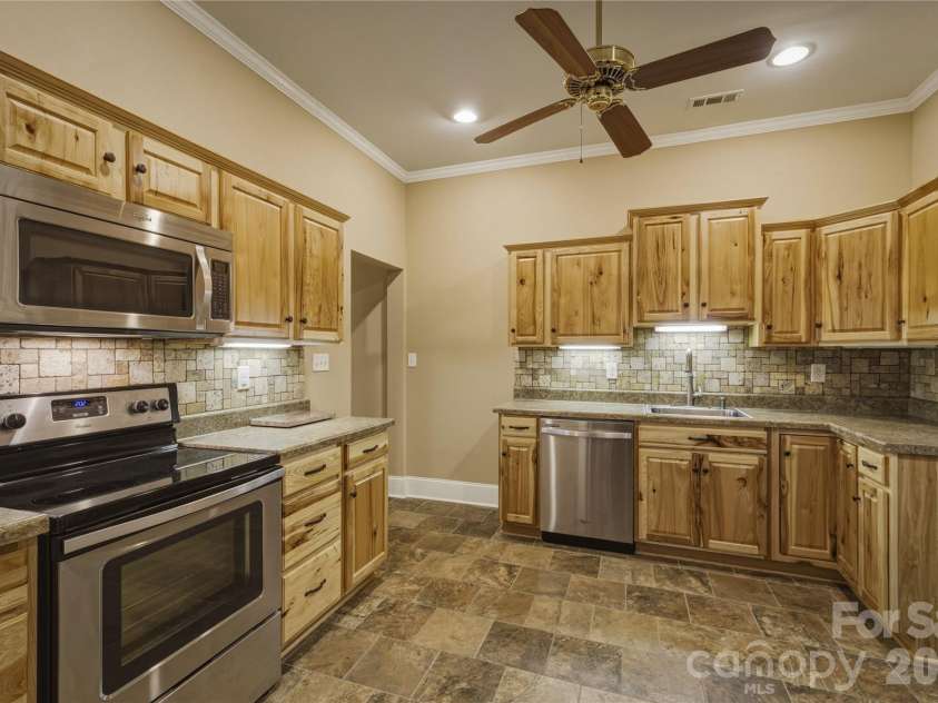 2050 Long Rifle Ridge Road, Nebo, NC 28761.  MLS# CAR4381700, YatesRealty ID 25042. 