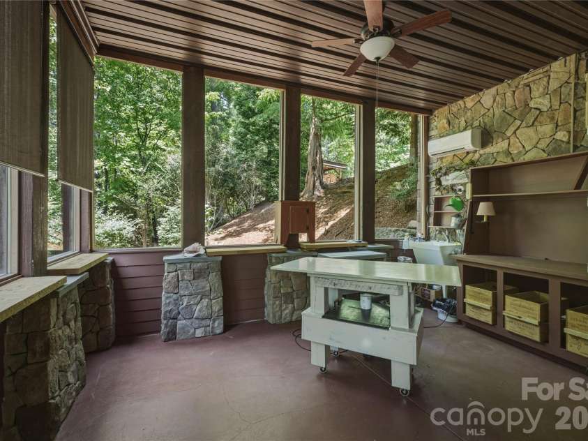 2050 Long Rifle Ridge Road, Nebo, NC 28761.  MLS# CAR4381700, YatesRealty ID 25042. 