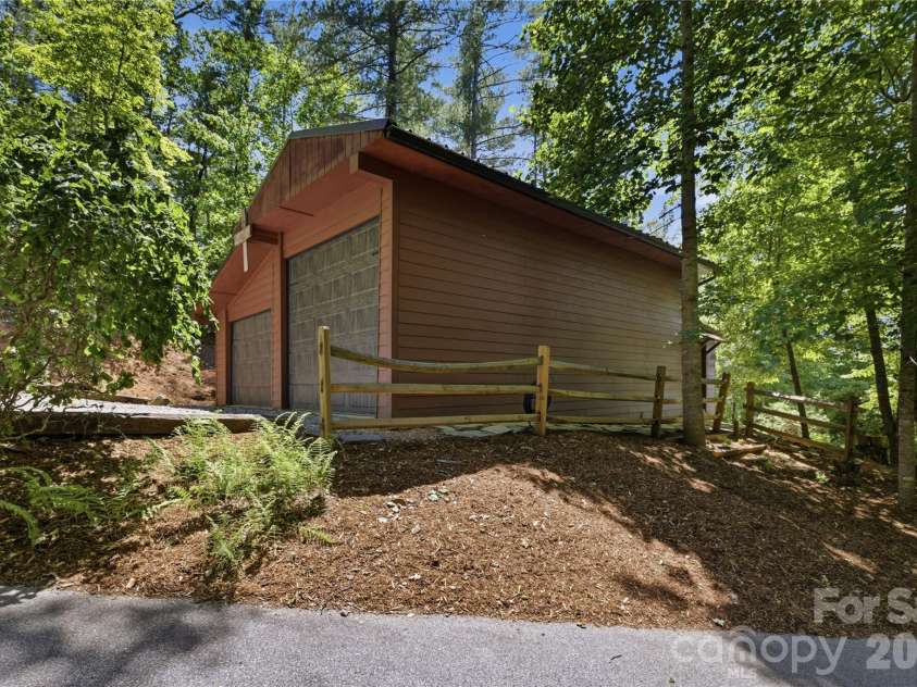 2050 Long Rifle Ridge Road, Nebo, NC 28761.  MLS# CAR4381700, YatesRealty ID 25042. 