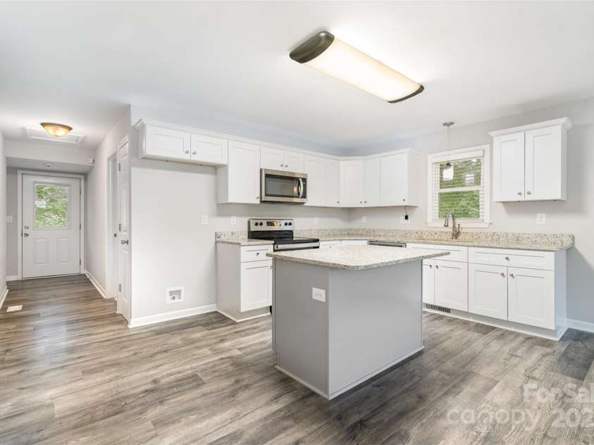 8107 Smith Road, Kannapolis, NC 28081.  MLS# CAR4276804, YatesRealty ID 25042. 