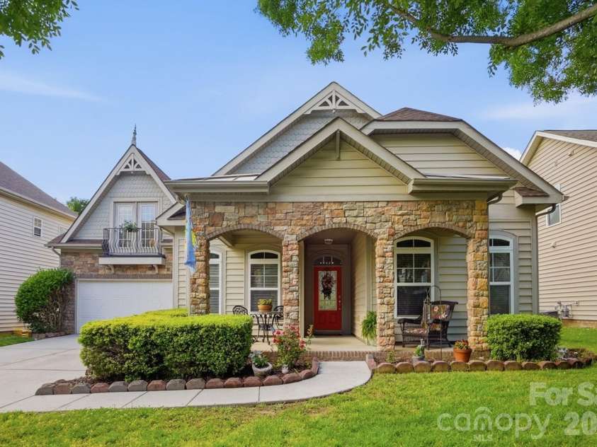 8452 Whitehawk Hill Road, Waxhaw, NC 28173.  MLS# CAR4379622, YatesRealty ID 25043. 