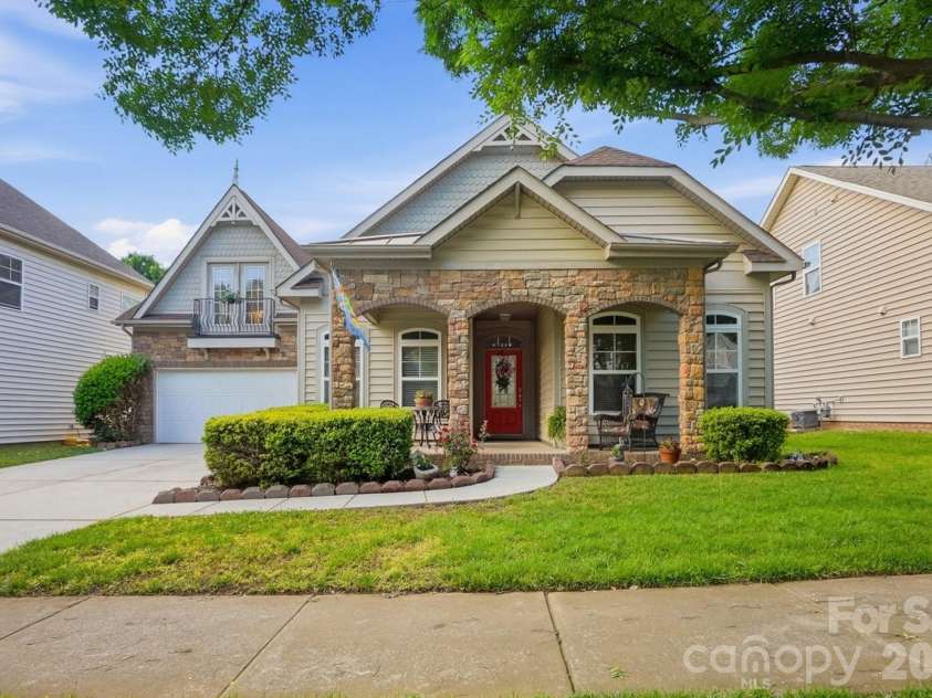 8452 Whitehawk Hill Road, Waxhaw, NC 28173.  MLS# CAR4379622, YatesRealty ID 25043. 