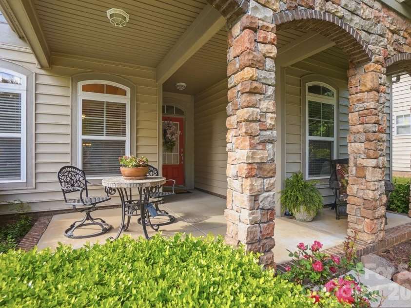 8452 Whitehawk Hill Road, Waxhaw, NC 28173.  MLS# CAR4379622, YatesRealty ID 25043. 