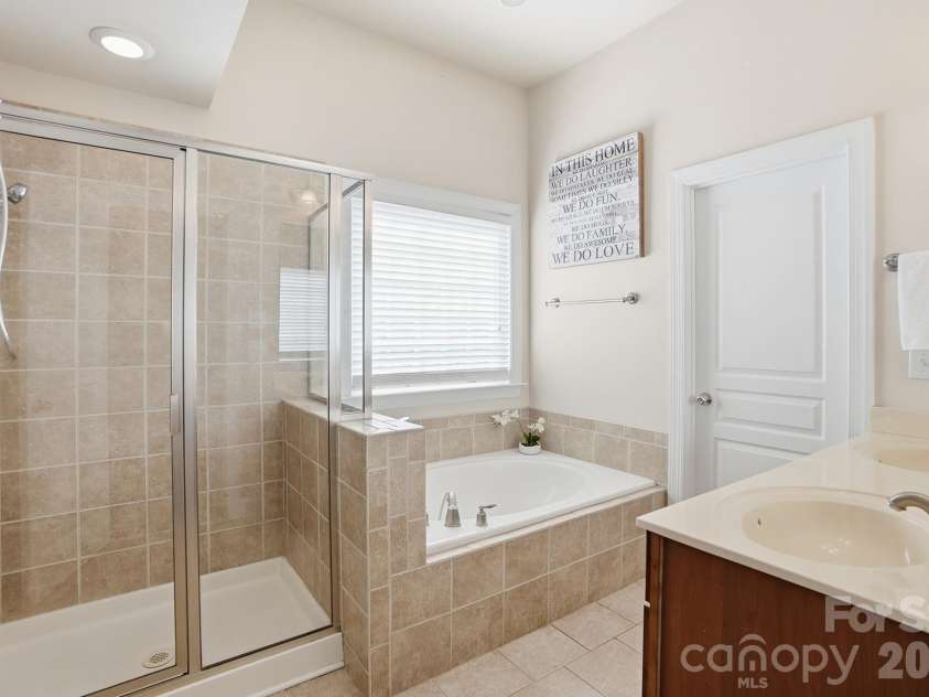 8452 Whitehawk Hill Road, Waxhaw, NC 28173.  MLS# CAR4379622, YatesRealty ID 25043. 