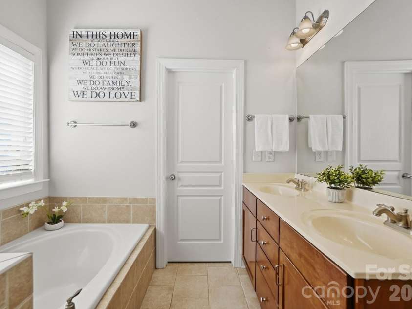 8452 Whitehawk Hill Road, Waxhaw, NC 28173.  MLS# CAR4379622, YatesRealty ID 25043. 