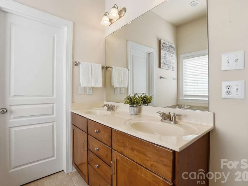 8452 Whitehawk Hill Road, Waxhaw, NC 28173.  MLS# CAR4379622, YatesRealty ID 25043. 