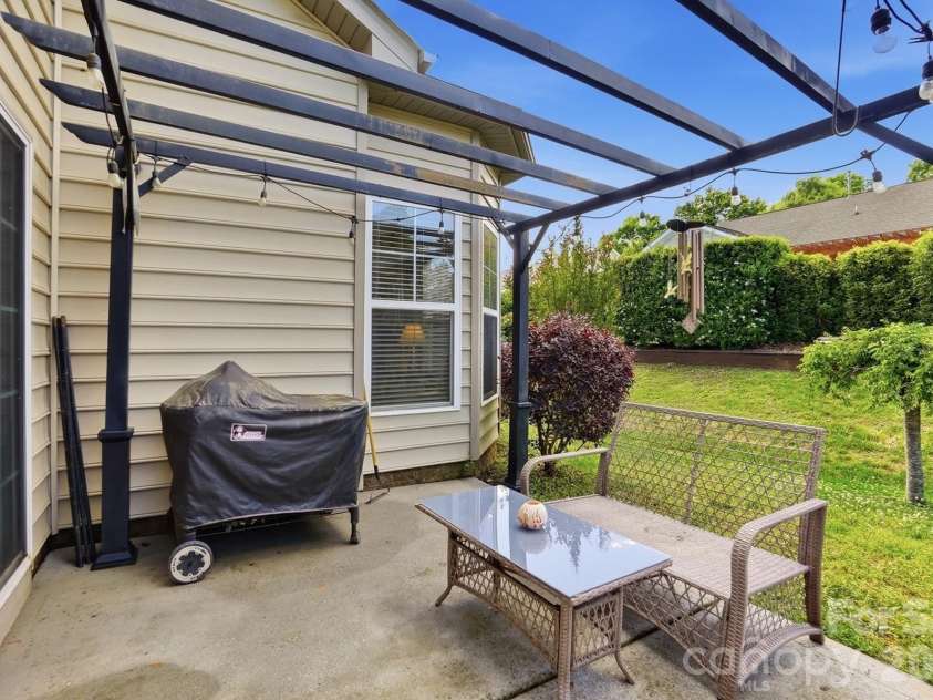 8452 Whitehawk Hill Road, Waxhaw, NC 28173.  MLS# CAR4379622, YatesRealty ID 25043. 