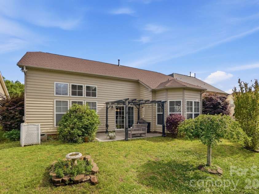 8452 Whitehawk Hill Road, Waxhaw, NC 28173.  MLS# CAR4379622, YatesRealty ID 25043. 