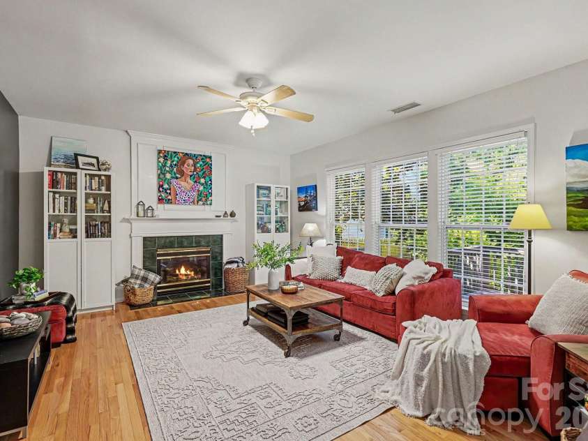 8120 Pelorus Lane, Charlotte, NC 28269.  MLS# CAR4383927, YatesRealty ID 25044. 