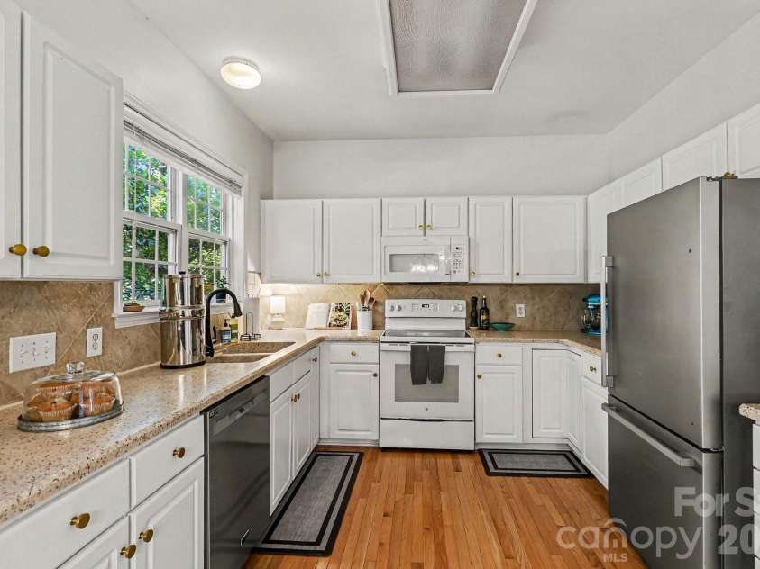 8120 Pelorus Lane, Charlotte, NC 28269.  MLS# CAR4383927, YatesRealty ID 25044. 