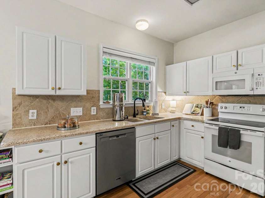 8120 Pelorus Lane, Charlotte, NC 28269.  MLS# CAR4383927, YatesRealty ID 25044. 