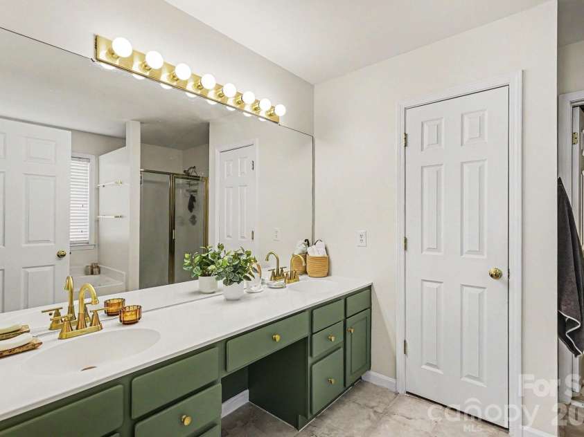 8120 Pelorus Lane, Charlotte, NC 28269.  MLS# CAR4383927, YatesRealty ID 25044. 