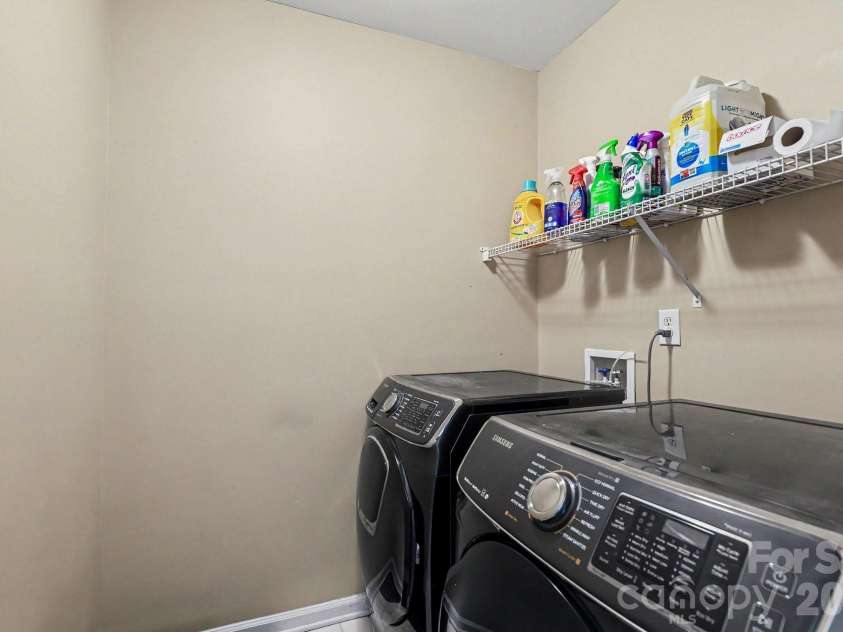 8120 Pelorus Lane, Charlotte, NC 28269.  MLS# CAR4383927, YatesRealty ID 25044. 