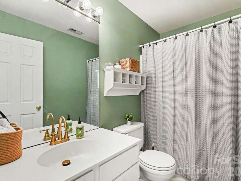 8120 Pelorus Lane, Charlotte, NC 28269.  MLS# CAR4383927, YatesRealty ID 25044. 