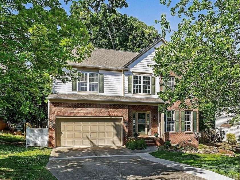 8120 Pelorus Lane, Charlotte, NC 28269.  MLS# CAR4383927, YatesRealty ID 25044. 