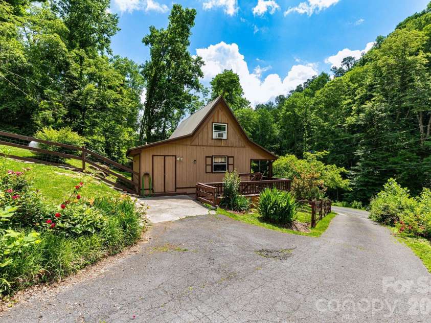 1010 and 1014 Melton Branch Road, Bakersville, NC 28705.  MLS# CAR4333369, YatesRealty ID 25045. Cabin Driveway