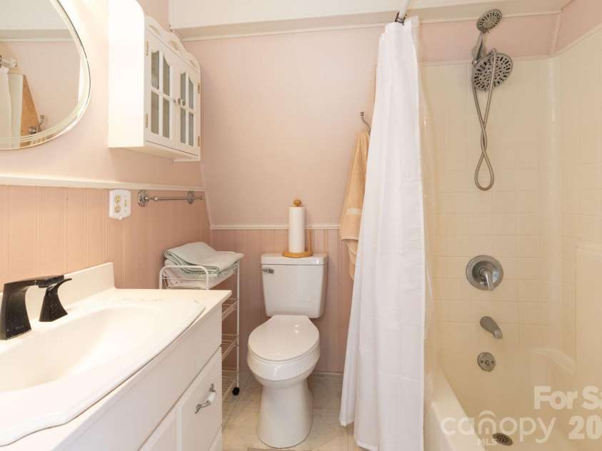 1010 and 1014 Melton Branch Road, Bakersville, NC 28705.  MLS# CAR4333369, YatesRealty ID 25045. Upstairs Bathroom