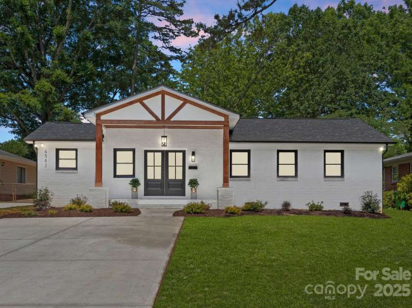 4562 Rockford Court, Charlotte, NC 28209.  MLS# CAR4262925, YatesRealty ID 25045. 