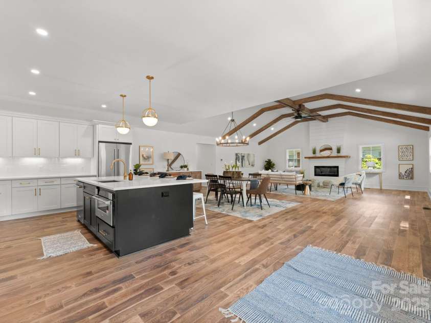 4562 Rockford Court, Charlotte, NC 28209.  MLS# CAR4262925, YatesRealty ID 25045. 
