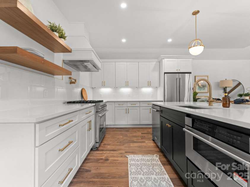 4562 Rockford Court, Charlotte, NC 28209.  MLS# CAR4262925, YatesRealty ID 25045. 