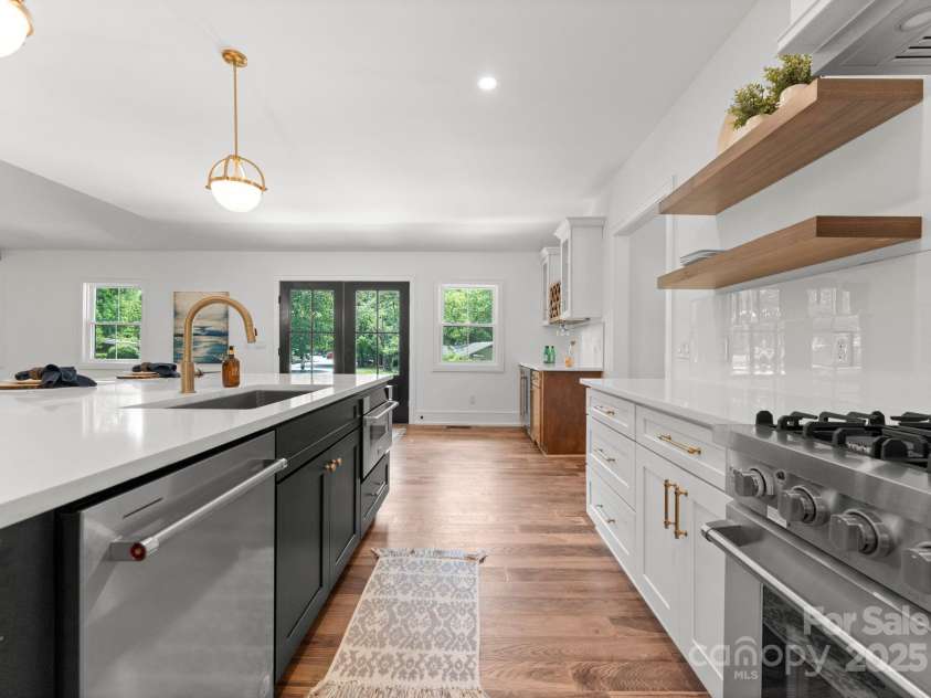 4562 Rockford Court, Charlotte, NC 28209.  MLS# CAR4262925, YatesRealty ID 25045. 