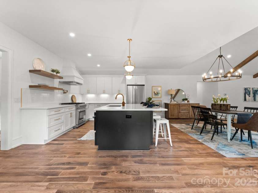 4562 Rockford Court, Charlotte, NC 28209.  MLS# CAR4262925, YatesRealty ID 25045. 